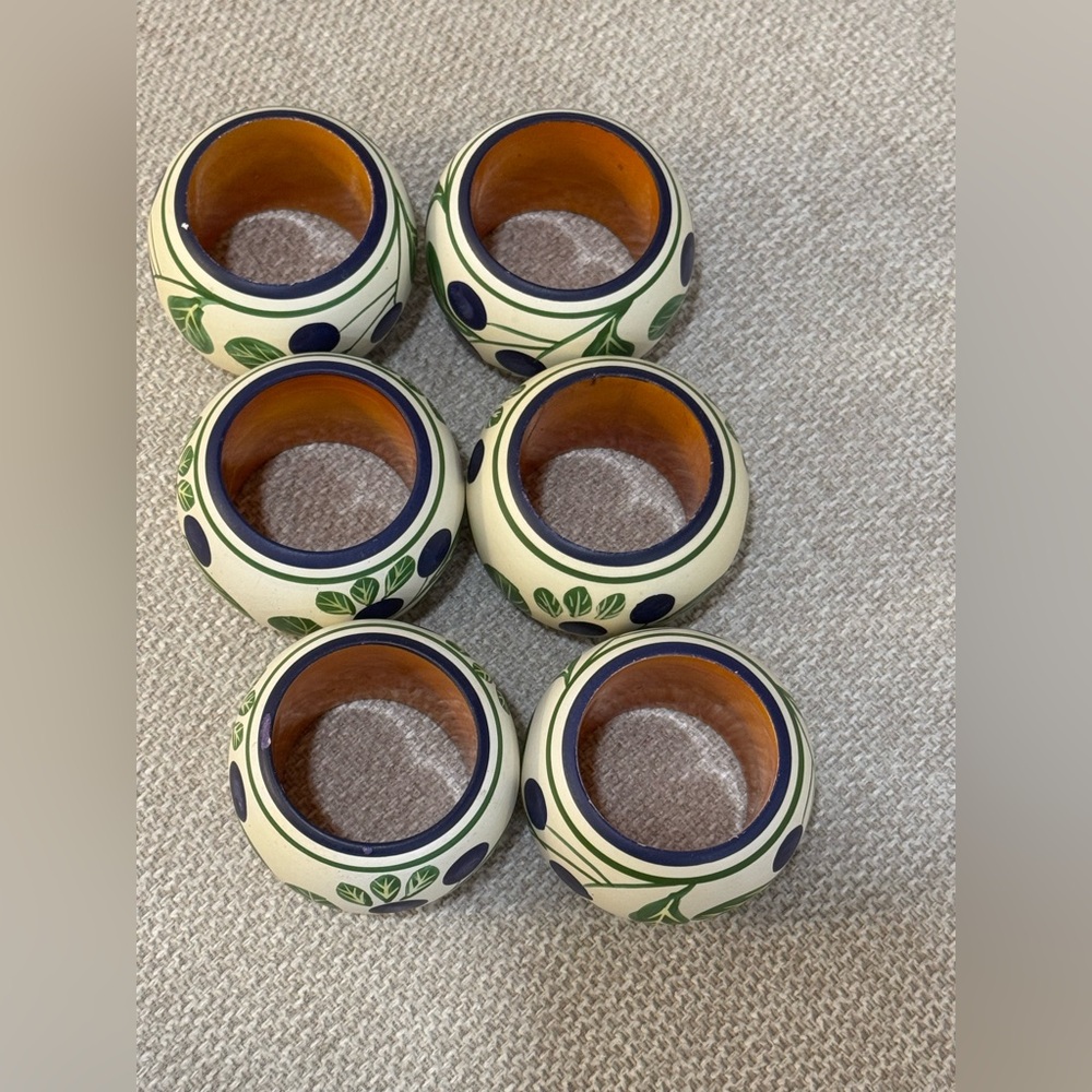 Set of 6 Wooden Blueberry & Vine Napkin Rings – Made in India - Picture 4 of 4